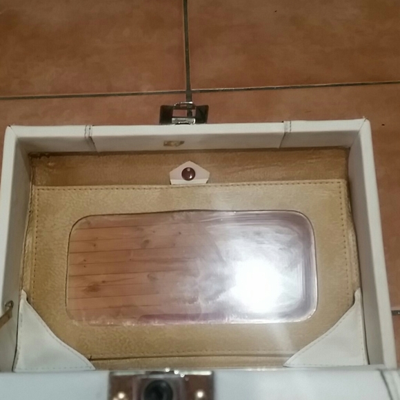 COPY - vintage cream Tosca makeup case - Picture 7 of 7